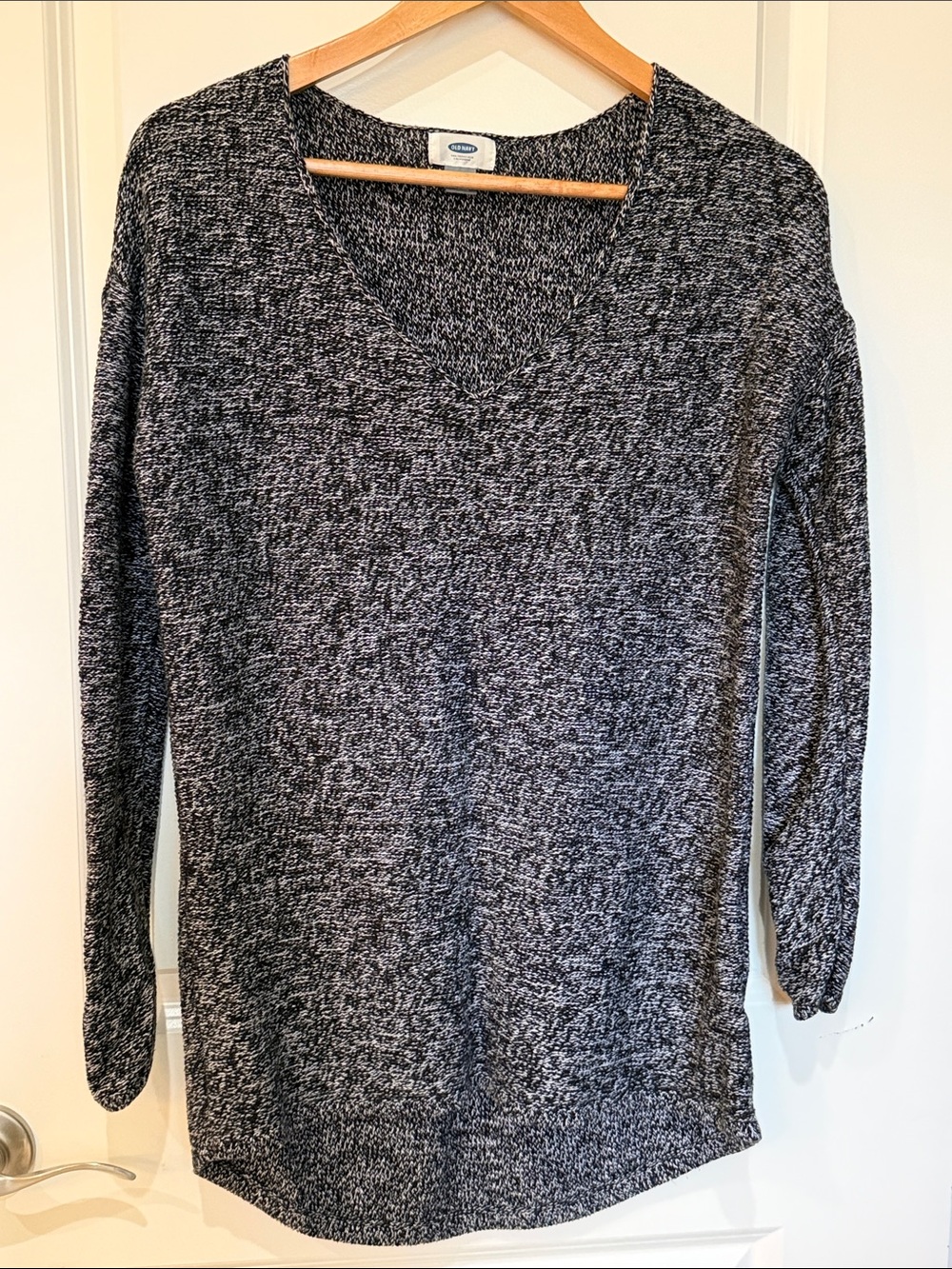 100% Cotton Sweater  Black & White V-Neck Women's Pullover